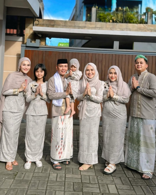 Libur Lebaran, Ayu Ting Ting Boyong Keluarga ke Jepang
