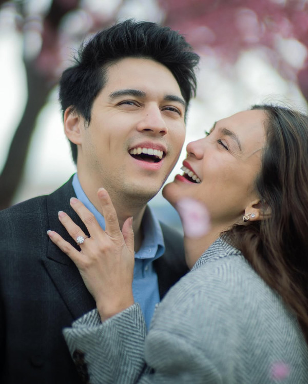 7 Potret Luna Maya Dilamar Maxime Bouttier di Jepang, Romantis saat Sakura Mekar