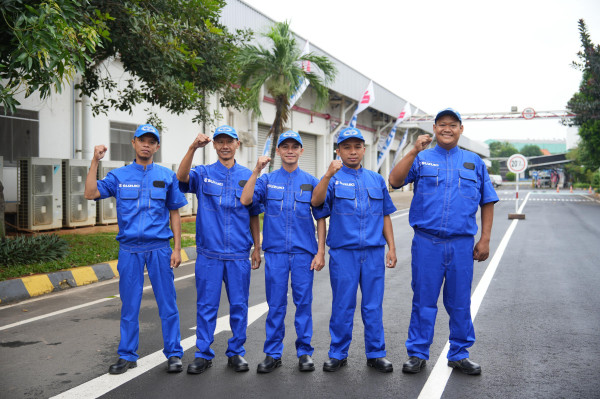 Seragam Baru Teknisi Suzuki: Bukan Sekadar Ganti Baju, Tapi Revolusi Layanan Purna Jual!