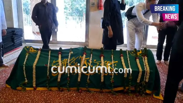 Jenazah Ray Sahetapy Tiba di Masjid Istiqlal untuk Disalatkan