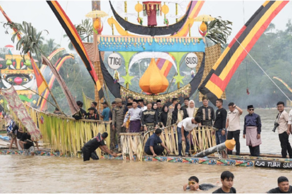 Festival Perahu Baganduang di Kuansing Dibuka, Ini Penampakannya