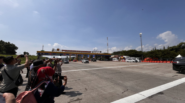 Puncak Arus Balik, One Way Nasional Mulai dari GT Kalikangkung Diberlakukan