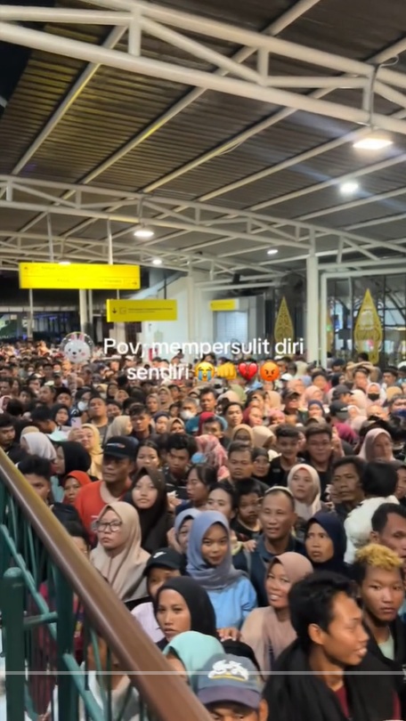 Penampakan Malioboro Diserbu Wisatawan saat Libur Lebaran, Pejalan Kaki Sulit Melangkah