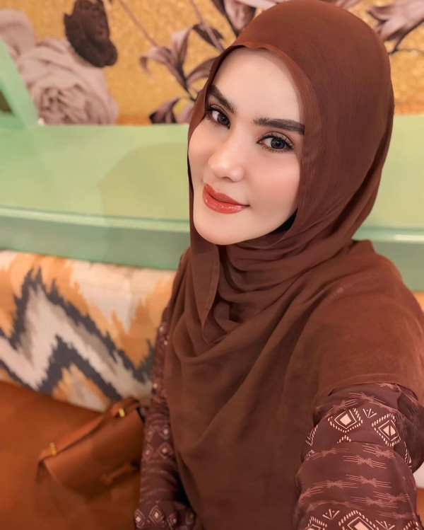 3 Artis Mualaf yang Tumbuh di Keluarga Pendeta, Penuh Toleransi