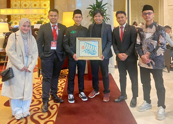 PCINU Turki Sambut Kunjungan Prabowo di Ankara, Hadiahkan Cendera Mata Kaligrafi Islami
