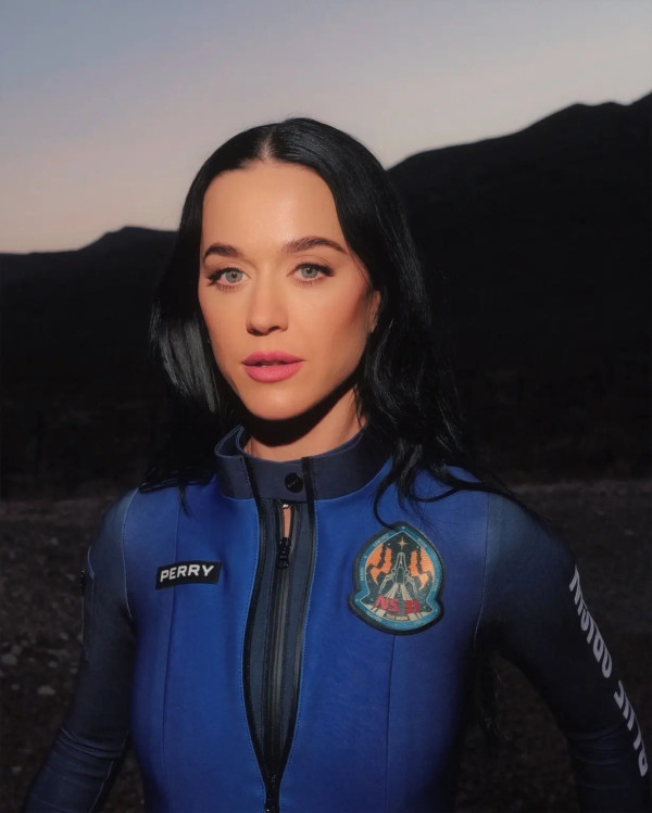 Katy Perry dan Tunangan Jeff Bezos Terbang ke Luar Angkasa Hari Ini, Jalani Misi Bersejarah