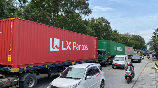 Macet Horor Masih Terjadi di Jalan Cakung Cilincing Jakarta Utara