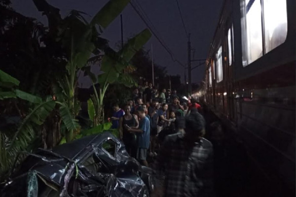 16 Perjalanan Kereta Terganggu Imbas KRL Tertemper Mobil di Cilebut
