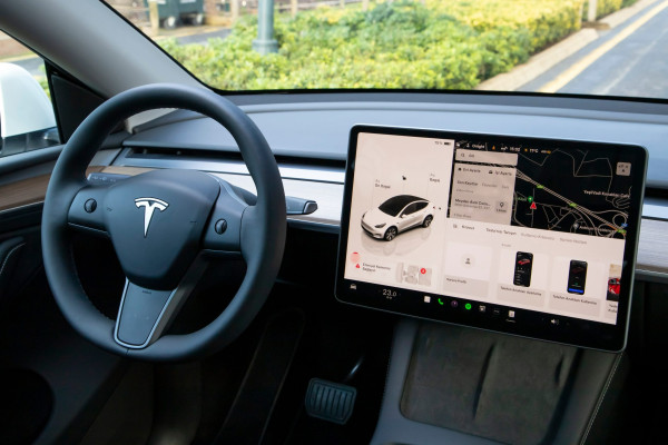 Tesla Tunda Peluncuran Mobil Murah di Amerika Karena Tarif Trump