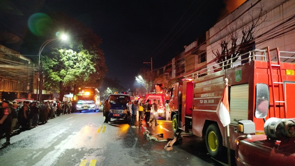 Pertokoan di Malang Kebakaran, Sejumlah Kendaraan Hangus