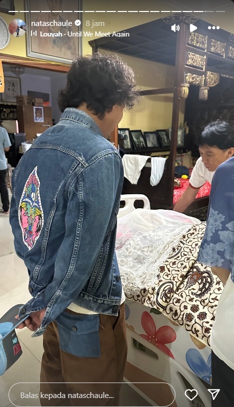 Suasana Rumah Duka Bunda Iffet, Kaka dan Bimbim Slank Pandangi Jenazah sang Ibu