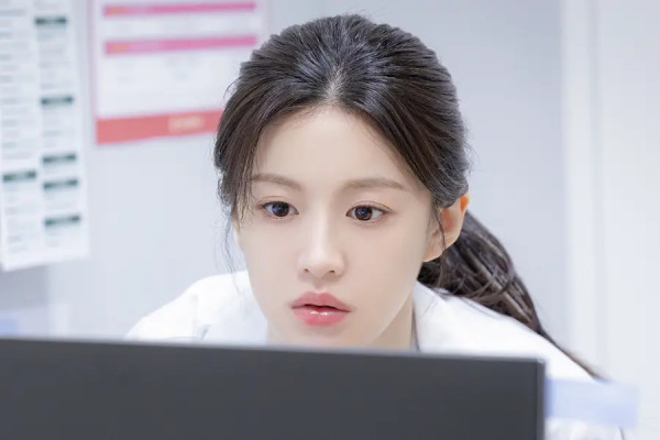 Daftar Usia dan Akun Instagram Pemain Drama Korea Resident Playbook