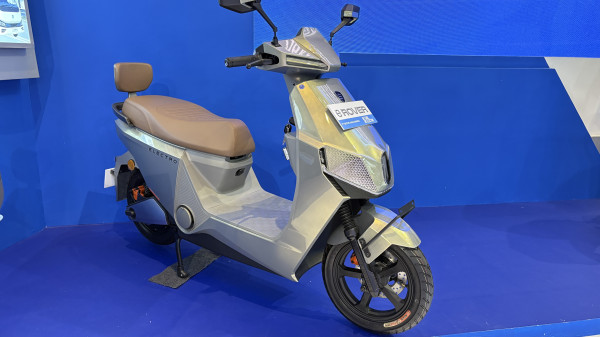 MAB Jual Motor Listrik Electro Delivery dengan Kulkas Berjalan Rp60 Juta