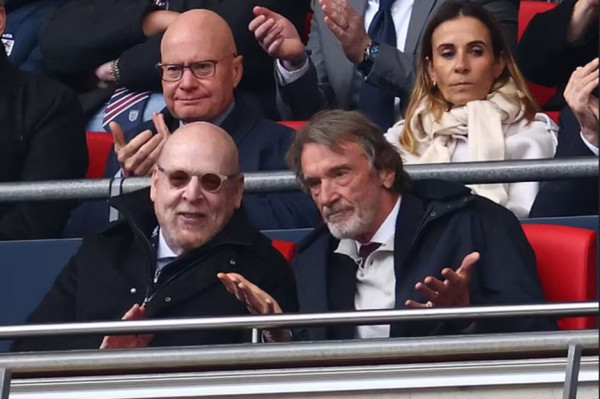 PHK Massal MU Sasar Karyawan Terlama: Akhir Era di Old Trafford?