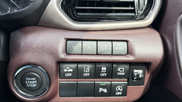 Intip Kemewahan dan Teknologi Suzuki Fronx: Sang Penantang Baru dengan Jantung Hybrid dan Perisai ADAS!