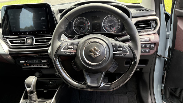 Intip Kemewahan dan Teknologi Suzuki Fronx: Sang Penantang Baru dengan Jantung Hybrid dan Perisai ADAS!