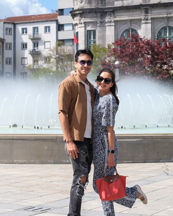 9 Artis Tampan yang Punya Istri Lebih Tua, Maxime Bouttier-Luna Maya Beda 10 Tahun