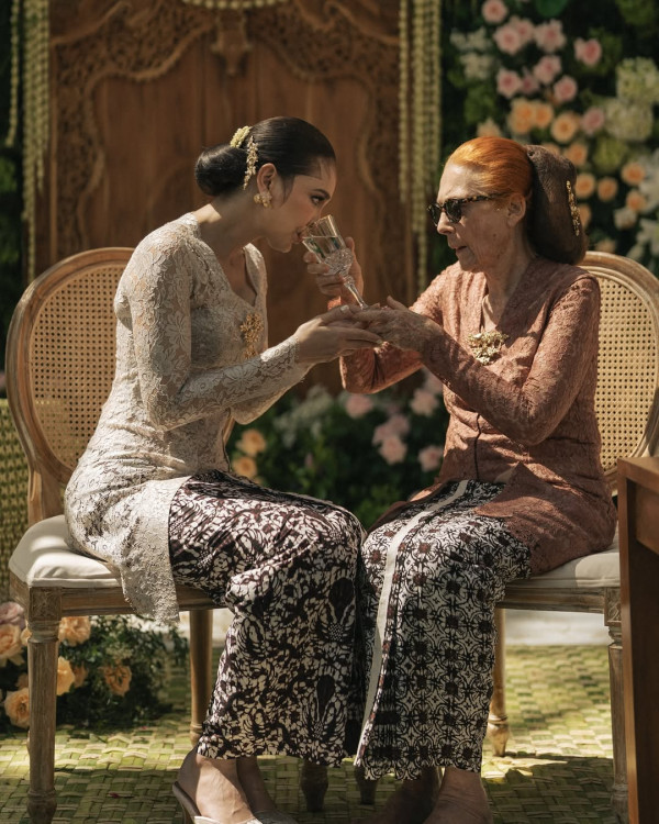 Profil Desa Maya Waltraud Maiyer, Ibunda Luna Maya