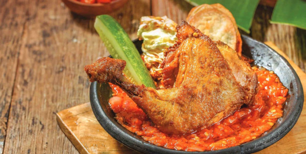 5 Kuliner Bali yang Wajib Dicoba, Ada Sambal Bakar hingga Seafood Lezat!