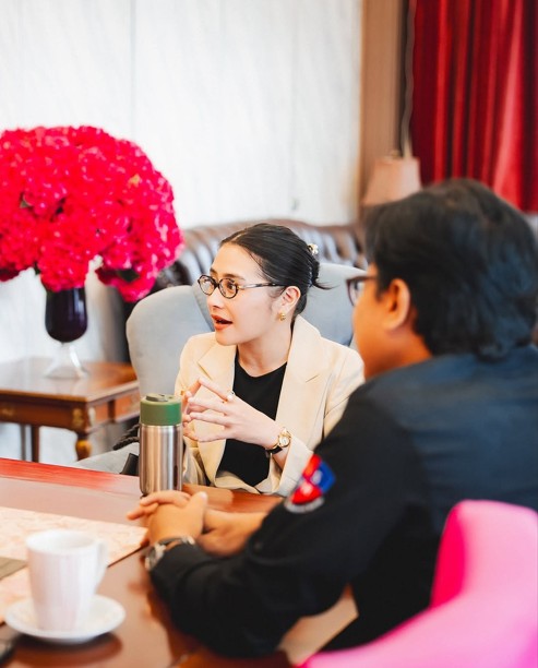 Riwayat Pendidikan Prilly Latuconsina, Pacar Omara Esteghlal yang Jadi Dosen di LSPR