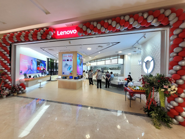 Ngopi Sambil Ngulik Laptop AI? Lenovo Bikin Kafe Teknologi Pertama di Indonesia!