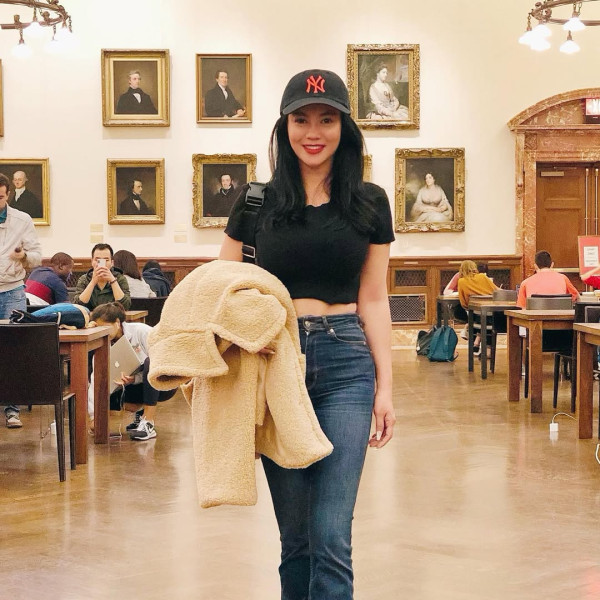 5 Potret Cantik Dearly Djoshua, Wanita yang Diduga Pacar Baru Ari Lasso