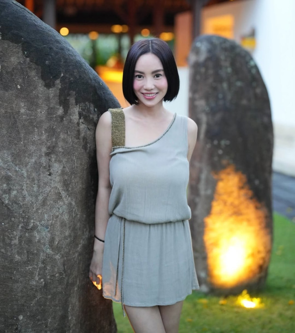 5 Potret Cantik Dearly Djoshua, Wanita yang Diduga Pacar Baru Ari Lasso