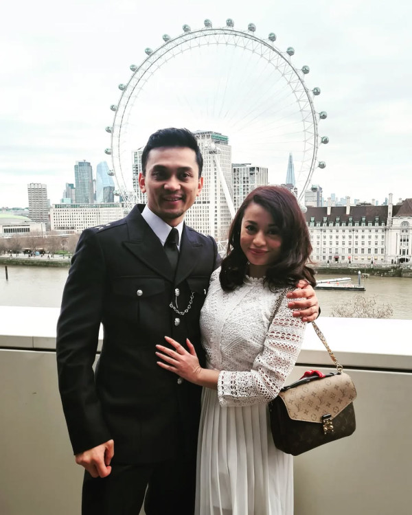 9 Artis yang Dinikahi Polisi, Nomor 7 Bertugas di London