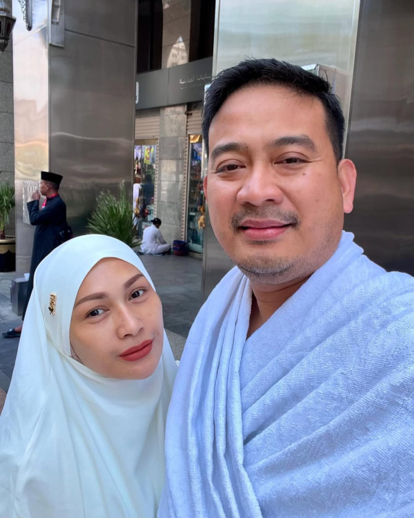 9 Artis yang Dinikahi Polisi, Nomor 7 Bertugas di London