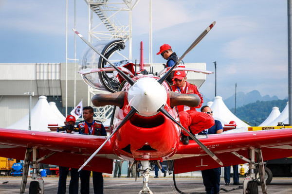 Jupiter Aerobatic Team Latihan Perdana Jelang Pembukaan LIMA 2025