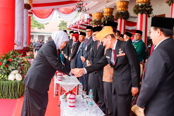Gubernur Khofifah Pimpin Upacara Peringatan Harkitnas 2025, Ajak Masyarakat Hadapi Ekonomi Global