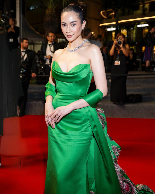 4 Artis Indonesia Melenggang di Red Carpet Festival Film Cannes 2025, Syharini Bikin Gempar