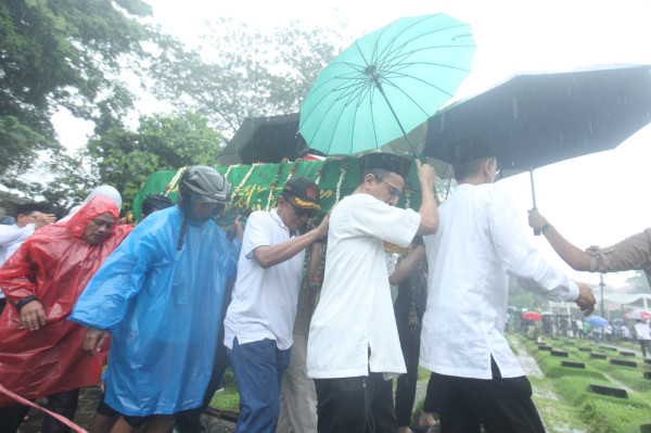 Najwa Shihab Tidak Ikut Antar Suami ke Tempat Peristirahatan Terakhir