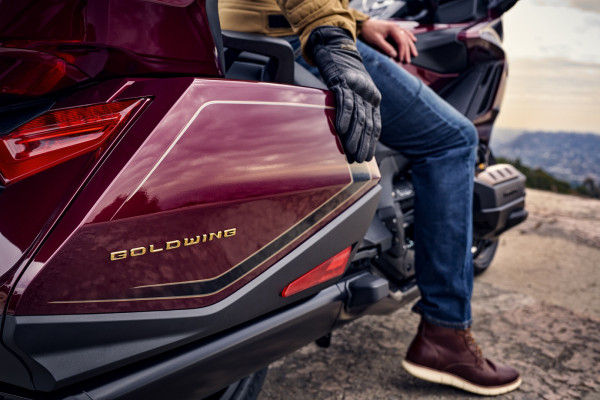 Legenda Berbalut Emas: Honda Gold Wing Edisi 50 Tahun Mendarat di Indonesia, Harga Tembus Rp1,1 Miliar!