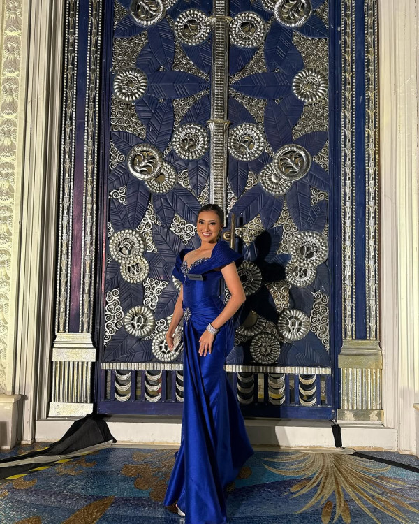5 Potret Monica Kezia Menangkan BWAP Miss World 2025, Anggun dalam Balutan Gaun Biru