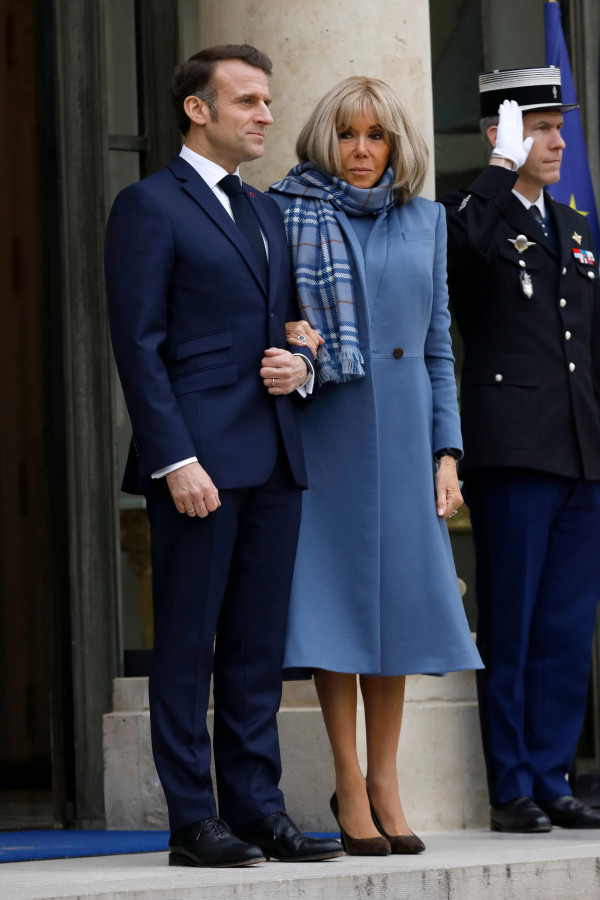 7 Gaya Brigitte Macron, Istri Presiden Prancis yang Elegan dan Berkelas