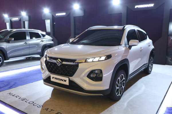 Duel Panas SUV Kompak! Suzuki Fronx 'Pamer Otot' ADAS dan Hybrid, Siap Guncang Takhta Raize-WR-V?