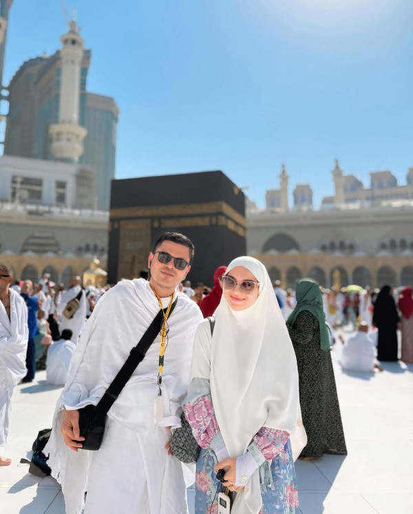 7 Artis Indonesia Naik Haji Tahun Ini, Arie Untung Emban Tugas Khusus