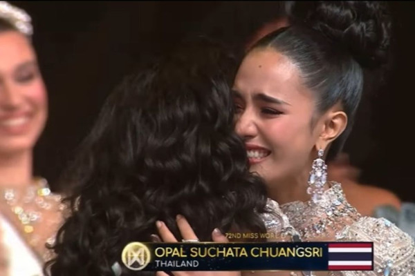 5 Potret Kilau Mahkota Penobatan Opal Suchata Chuangsri sebagai Miss World 2025