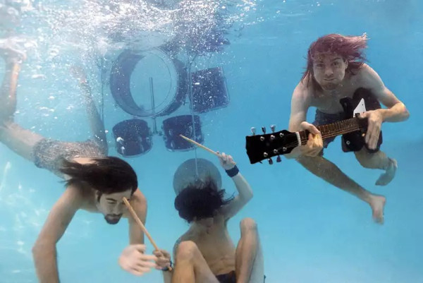 Teka-teki Kamera di Balik Cover Album Nervermind Nirvana Terjawab!