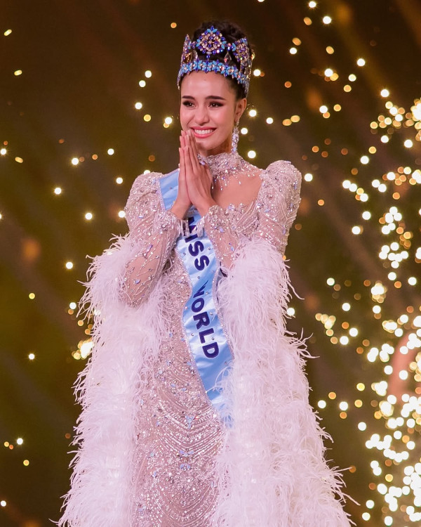 7 Potret Cantik Opal Suchata Chuangsri, Perempuan Thailand Pertama yang Jadi Miss World