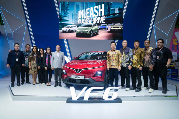 VinFast Pamer VF 6 Setir Kanan Pertama Kali di Dunia, Siap Guncang Pasar Otomotif Jatim!
