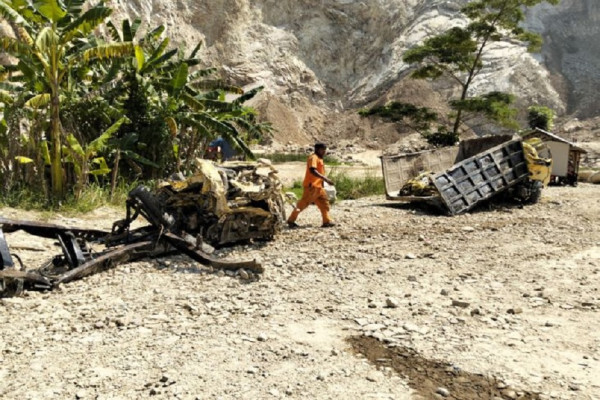 Pencarian Korban Longsor Gunung Kuda, 9 Retakan Baru Ancam Pergerakan Tim SAR