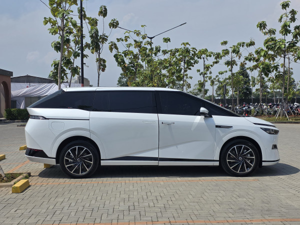 Xpeng G6 dan X9 Pamer Otot Mobil China Premium dan Canggih, Ini Perkiraan Harganya!