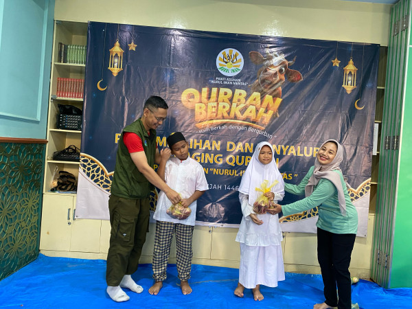 Semringah Warga Menteng Atas Dapat Daging Kurban dari MNC Peduli
