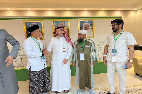 Bertemu Menteri Haji Kerajaan Arab Saudi, KH Cholil Nafis Beri Saran Soal Kuota dan Visa Jemaah