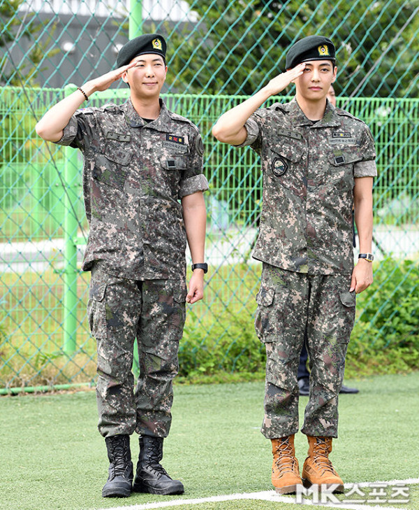 5 Potret RM dan V BTS Bebas Wajib Militer, Siap Comeback Hibur ARMY