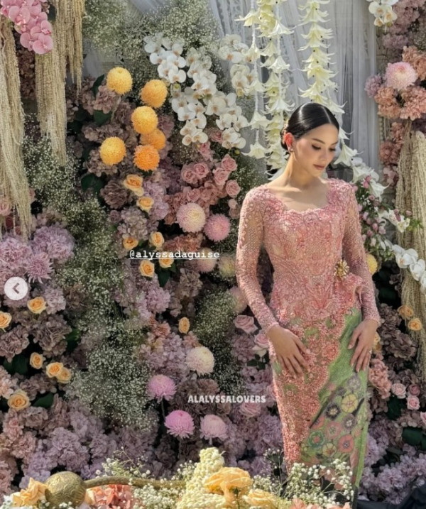 Anggun, Potret Cantik Alyssa Daguise di Acara Siraman Jelang Pernikahan