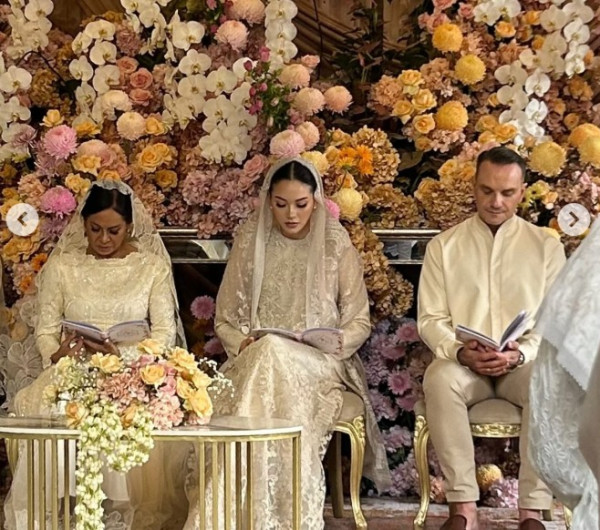 Anggun, Potret Cantik Alyssa Daguise di Acara Siraman Jelang Pernikahan