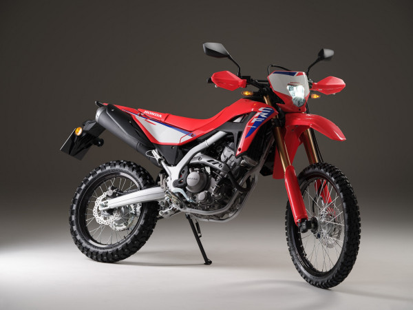 Siap Libas Semua Medan, Tapi Siapkah Dompet Anda? Honda Rilis CRF250 Baru dengan Fitur Keamanan Ekstra